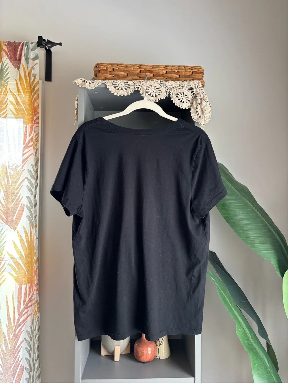 universal thread v-neck tee - Picture 3 of 3